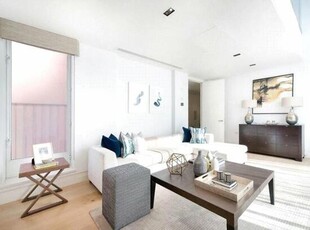 3 Bedroom Flat For Rent In Mayfair