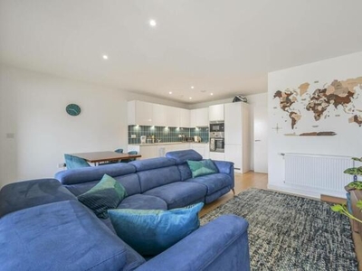3 Bedroom Flat For Sale In Canary Wharf, London