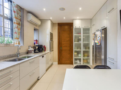 3 Bedroom Flat For Sale In London