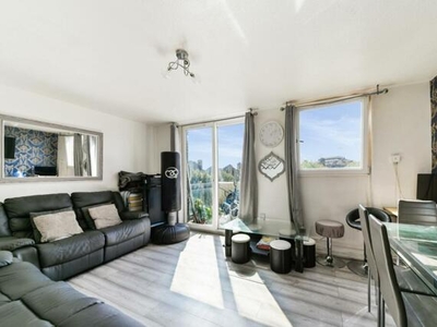 3 Bedroom Flat For Sale In Prusom Street, Wapping