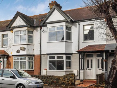 3 Bedroom Flat For Sale In Southend-on-sea