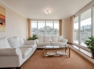3 Bedroom Flat For Sale In West Cliff Road, Bournemouth
