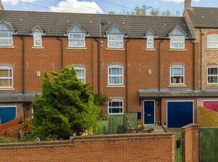 3 Bedroom Town House For Sale In Fairford Leys