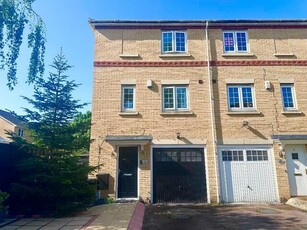3 Bedroom Town House For Sale In Orpington, Kent
