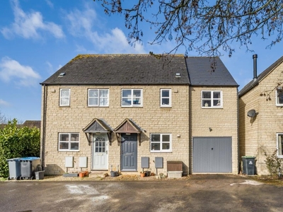 4 Bed House For Sale in Brize Norton, Oxfordshire, OX18 - 4937634
