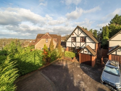 4 Bed House For Sale in High Wycombe, Buckinghamshire, HP12 - 5276770