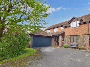4 Bedroom Detached House For Sale In Close To Morley Road, Oakwood