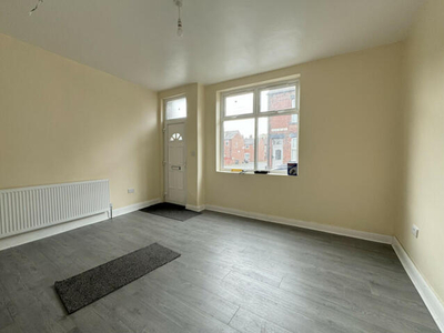 4 Bedroom End Of Terrace House For Rent In Leeds, West Yorkshire