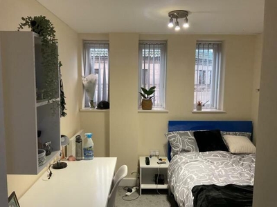 4 Bedroom Flat Share For Rent In Millstone Lane, Leicester