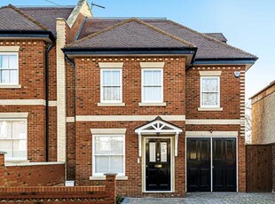 4 Bedroom House For Sale In New Barnet, Hertfordshire