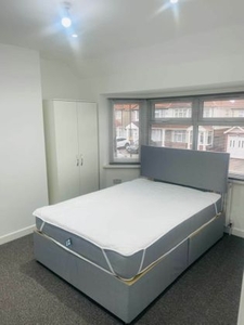 1 bedroom house share to rent Hounslow, TW5 9HL