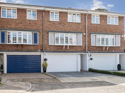 4 bedroom luxury Townhouse for sale in Banstead, England