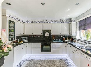 4 Bedroom Semi-detached House For Sale In South Croydon, Surrey