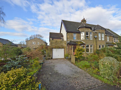 4 Bedroom Semi-detached House For Sale In The Avenue