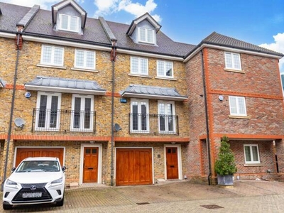 4 Bedroom Town House For Sale In East Grinstead