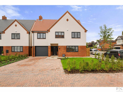 5 Bedroom Detached House For Sale In Leicester