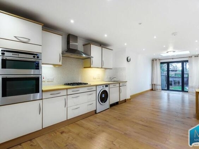 5 Bedroom End Of Terrace House For Rent In North Finchley, London