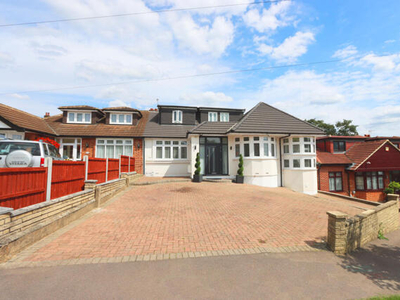 5 Bedroom Semi-detached House For Sale In Chigwell, Essex