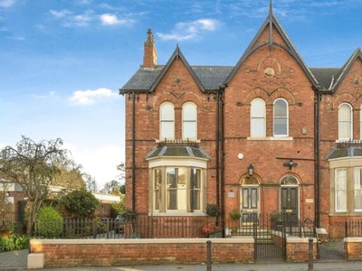 5 Bedroom Semi-detached House For Sale In Hatfield