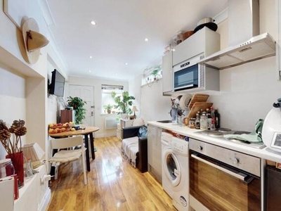 6 Bedroom Semi-detached House For Sale In Golders Green