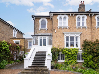 6 Bedroom Semi-detached House For Sale In London