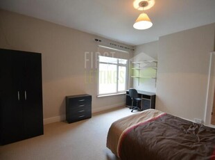 6 Bedroom Terraced House For Rent In West End