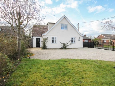 Detached bungalow for sale in Spring Pond Meadow, Hook End, Brentwood CM15