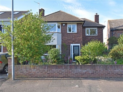 Detached house to rent in Redfern Close, Cambridge CB4