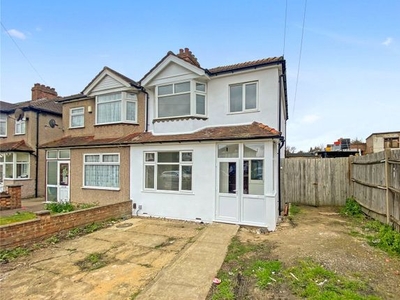End terrace house to rent in Wellington Avenue, Sidcup DA15