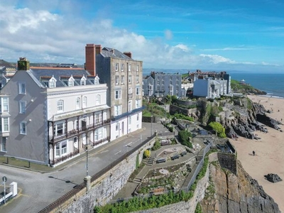 Flat for sale in The Paragon, Tenby SA70
