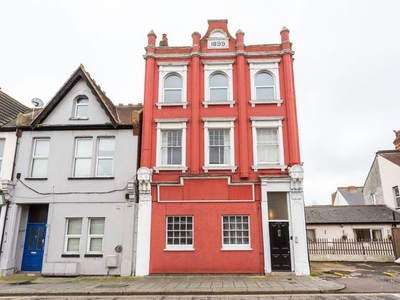 Flat to rent in 206 Station Road, Westcliff-On-Sea, Essex SS0