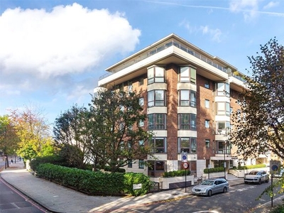 Flat to rent in Balmoral Court, 20 Queen's Terrace, St John's Wood, London NW8