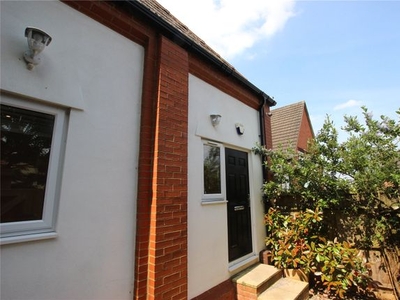 Flat to rent in Chiltern Road, Dunstable, Bedfordshire LU6