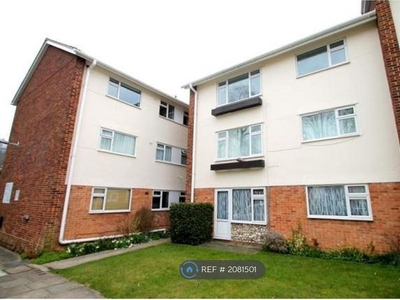 Flat to rent in Cliveden Close, Brighton BN1