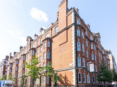 Flat to rent in Cumberland Mansions, Marylebone W1H