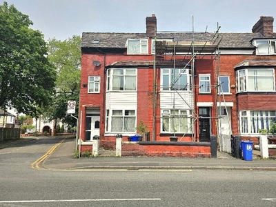 Flat to rent in Dickenson Road, Rusholme, Manchester M14