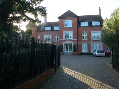 Flat to rent in New Dover Road, Canterbury CT1