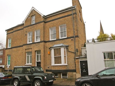 Flat to rent in Onslow Road, Richmond TW10