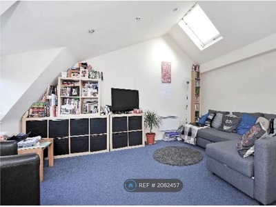Flat to rent in Park Place, Bristol BS8