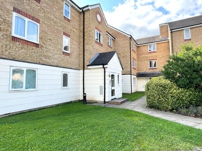 Flat to rent in Scammell Way, Watford WD18
