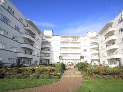 Flat to rent in Seaforth Road, Westcliff-On-Sea SS0
