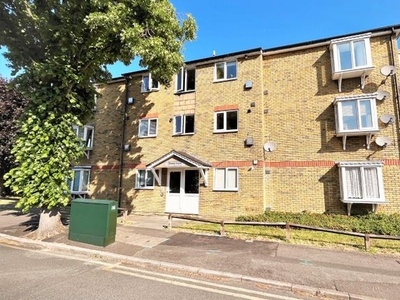 Flat to rent in St. Johns Road, Sidcup DA14
