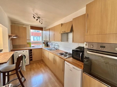 Flat to rent in St. Marks Road, Henley-On-Thames RG9