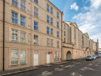 Flat to rent in Valleyfield Street, Edinburgh EH3