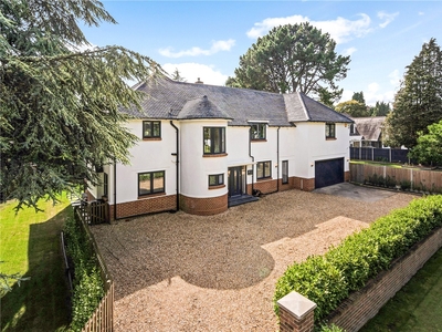 Lone Pine Drive, West Parley, Ferndown, Dorset, BH22 5 bedroom house in West Parley