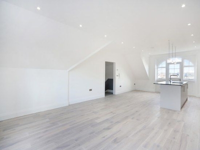 Maisonette to rent in Englands Lane, London NW3