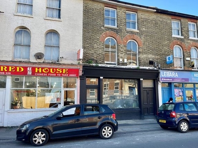 Maisonette to rent in Park Place, Dover CT16