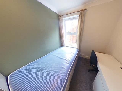 Room in a 4 Bedroom Apartment, 11 Charles Street West, Lincoln LN1 1QP