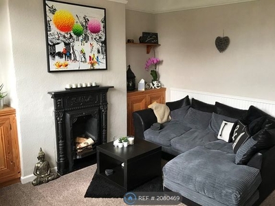 Terraced house to rent in Gladstone Road, Manchester M41