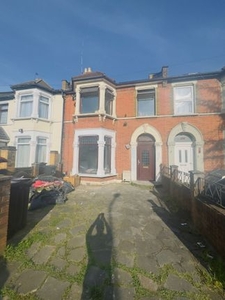 Terraced house to rent in Lansdowne Road, Ilford IG3